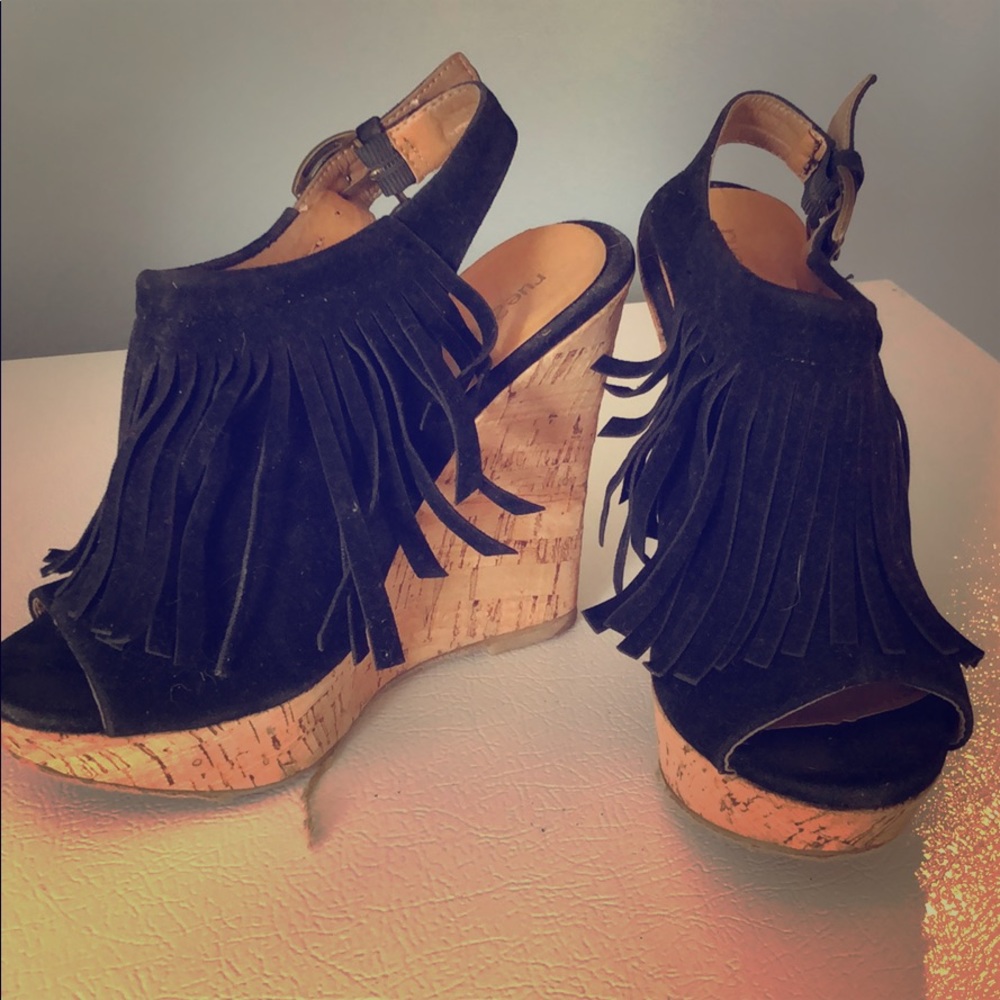Black fringe wedges